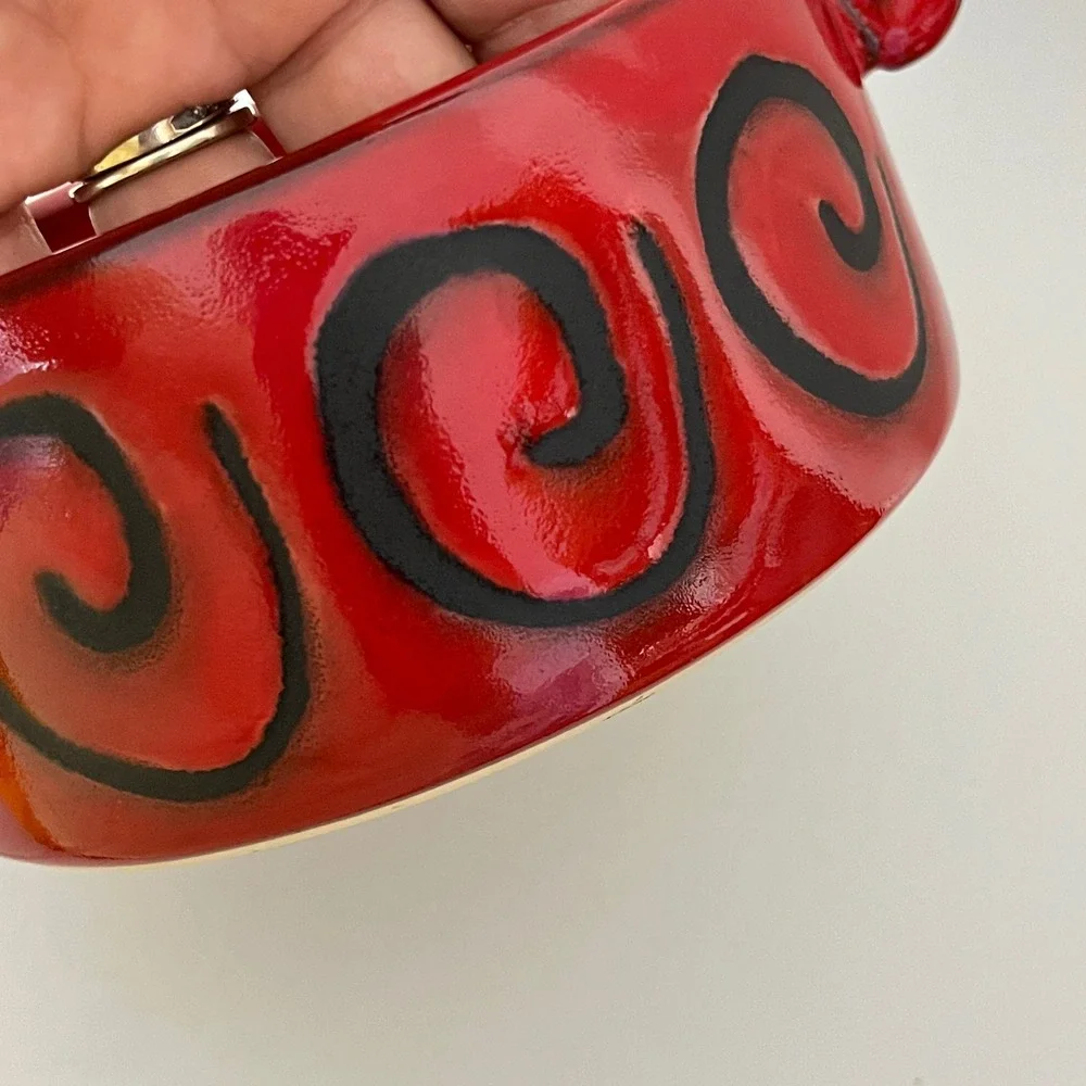 Jan Bostwick Ceramic Bowl‎   Red Black Spiral Art Pottery Ribbed Handles